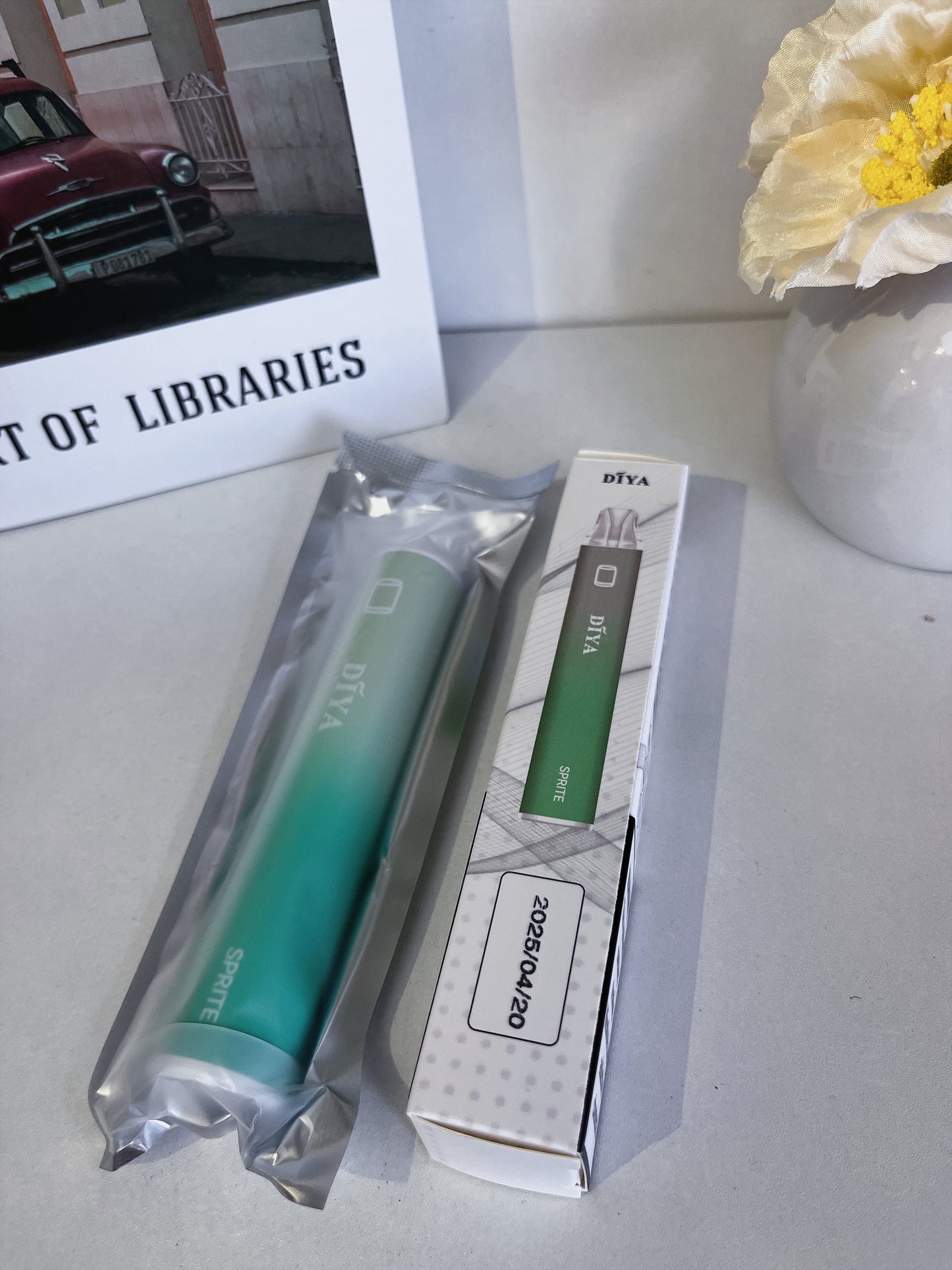 【DIYA叮啞7500口拋棄式】新款叮啞可充電霧化桿-叮啞7500口puffs油倉加長版電子煙-30/50mg-VAKA糖果雲煙館